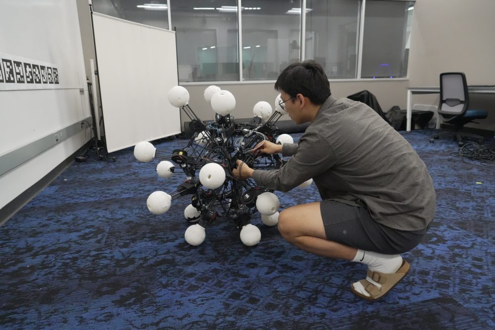 Duke University Creates 20-Legged Robot That Moves in All Directions