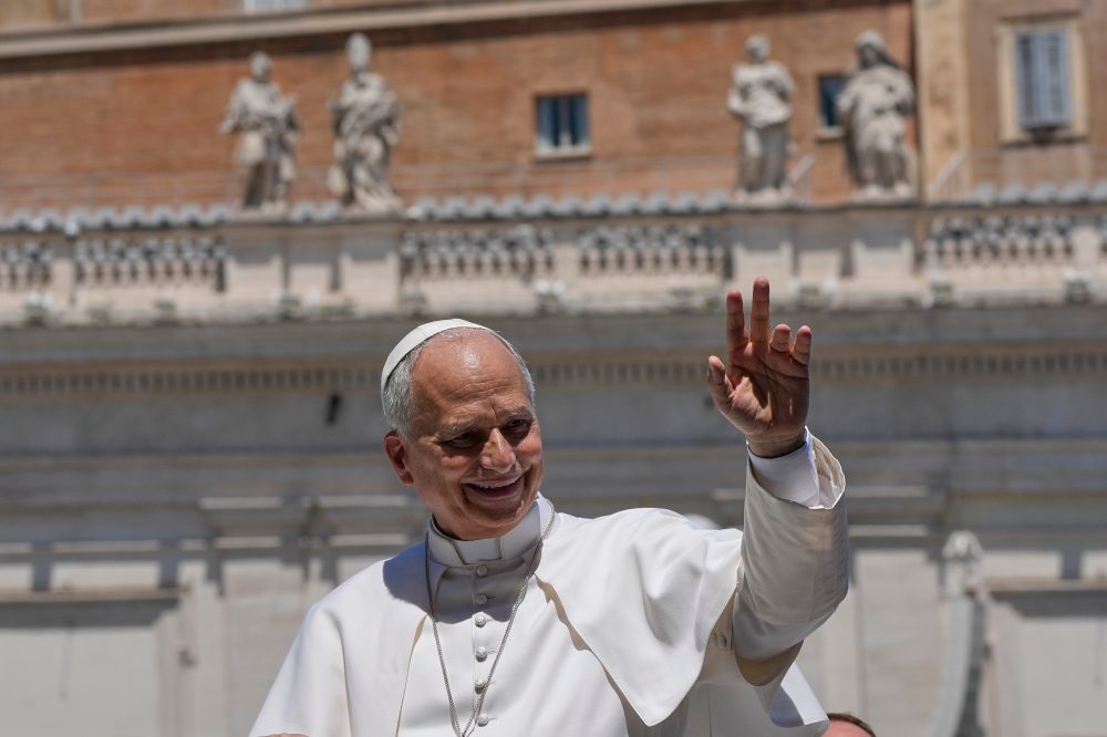 Chicago Mayor Asks Pope Leo XIV to Return to His Hometown in 2027