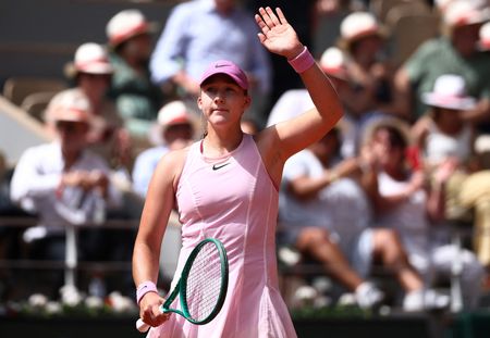 Day Six Action at French Open Features Swiatek, Djokovic Matches