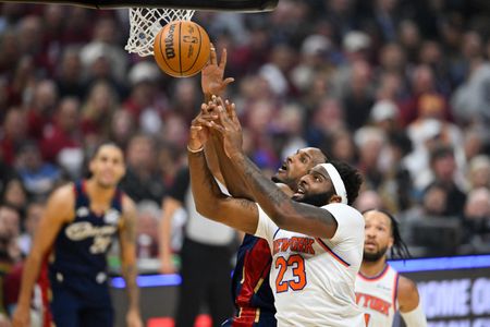Knicks Center to Play NBA Finals Game 1 Despite Broken Finger