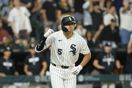 White Sox Star Murakami Exits Game Early With Hamstring Injury