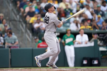 New York Yankees Dominate Athletics 8-2 for Fifth Straight Victory