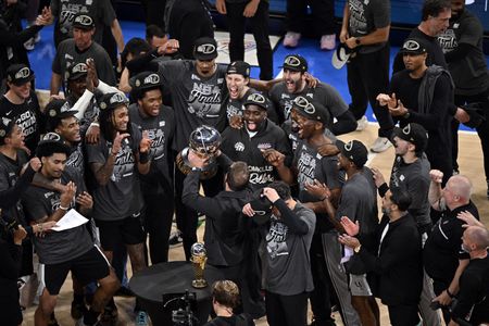 Young Spurs Favored Over Surging Knicks in 2026 NBA Finals Matchup