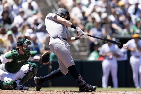 Yankees Score 13 Runs in Single Inning to Demolish Athletics 13-8