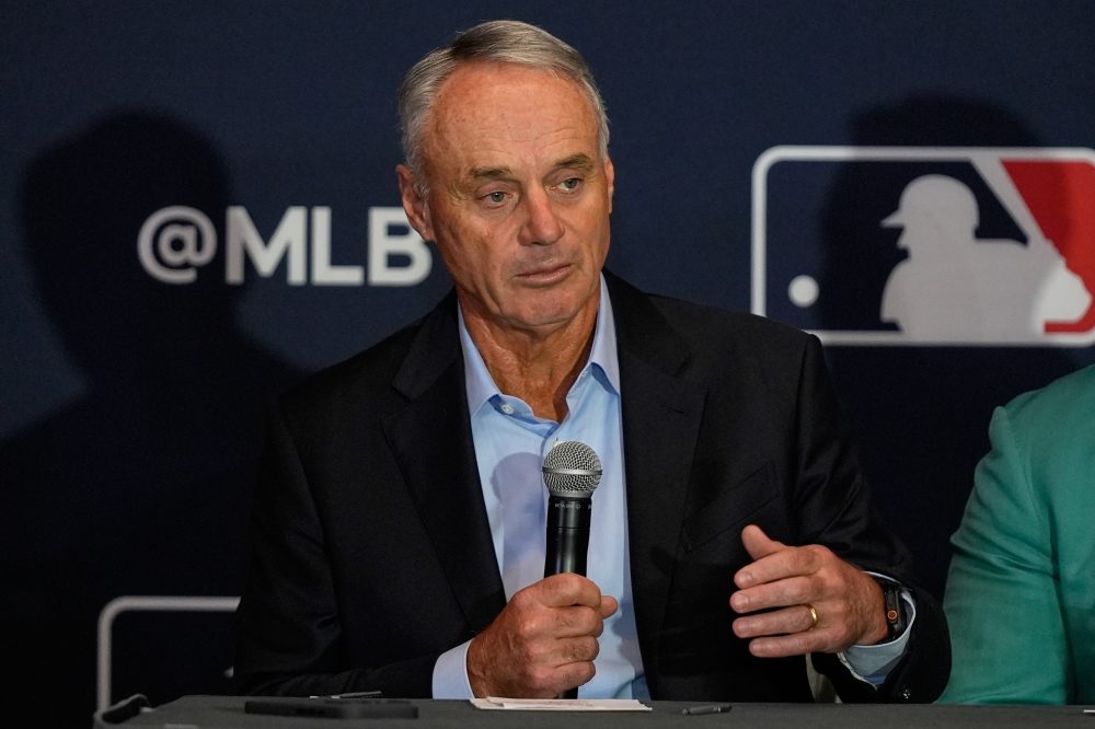 Baseball Commissioner Fears Salary Cap Push Could Trigger Another Strike