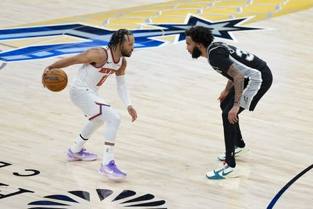 Brunson Powers Knicks Past Spurs 105-95 in NBA Finals Game 1
