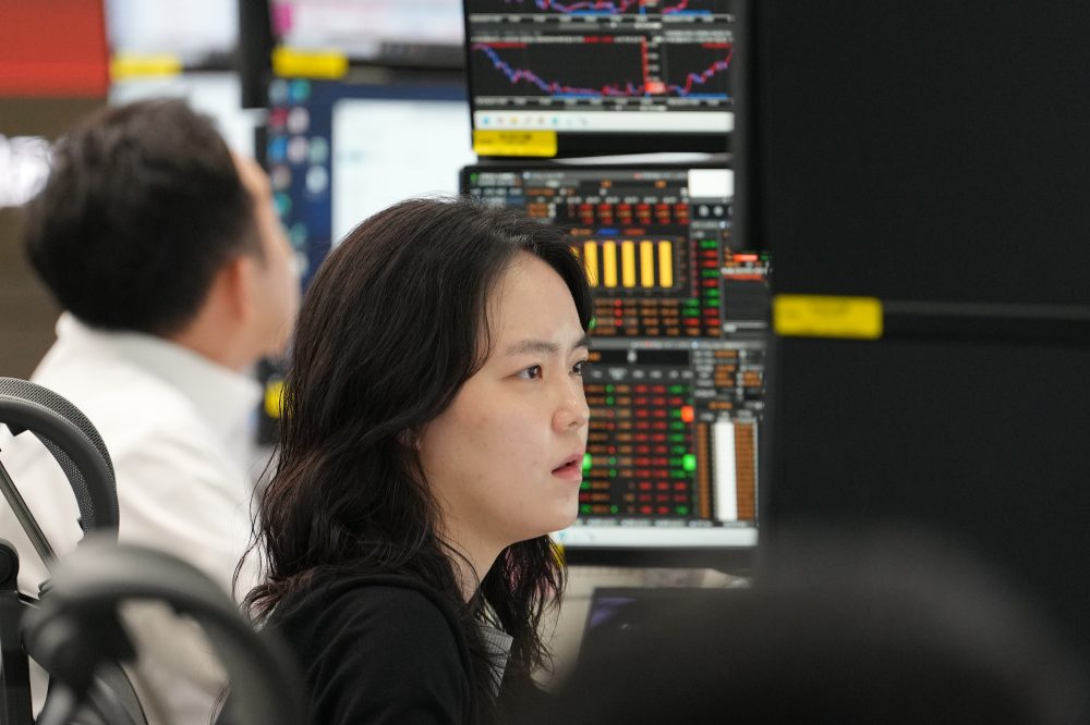 Markets Drop as Wall Street’s Record Run Ends, Oil Prices Decline