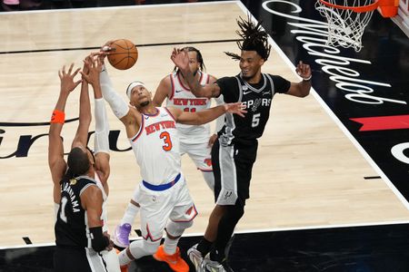 Spurs Collapse in Final Minutes, Fall to Knicks 105-95 in NBA Finals Game 1