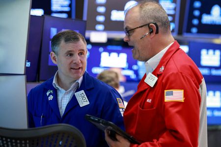 Markets Rally as Tech Struggles, Oil Prices Drop on Middle East Peace Hopes