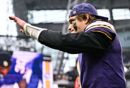 Minnesota Vikings Coach Undecided Between Two QBs in Ongoing Battle