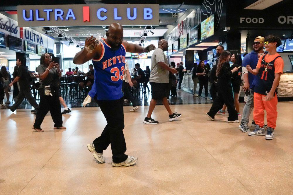 NYC Goes Wild as Knicks Reach NBA Finals for First Time in Nearly 3 Decades