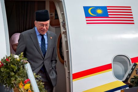 Malaysian PM Faces Political Test as Two States Schedule Early Elections