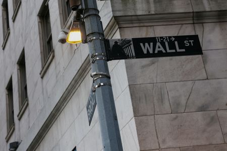 Tech Stocks Tumble as AI Boom Shows Cracks, Global Markets React