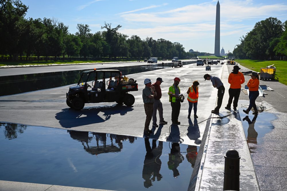Lincoln Memorial Pool Begins Refilling After Trump’s ‘American Flag Blue’ Renovation
