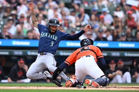 Seattle’s Crawford Listed Day-to-Day After Taking Pitch to Hand