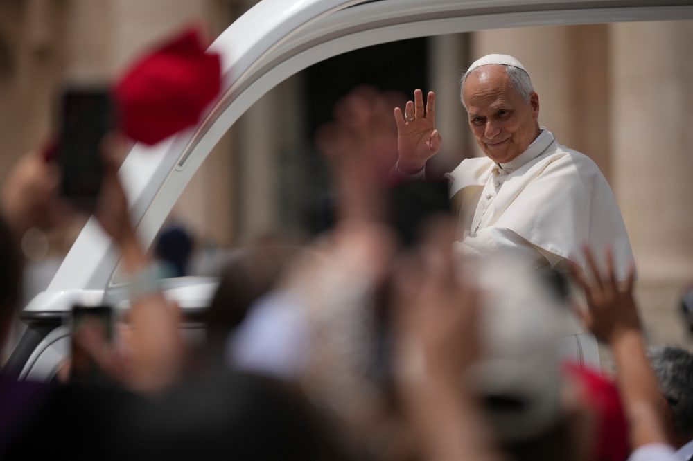 Pope Leo XIV Makes Historic Spain Visit Amid Political Crisis