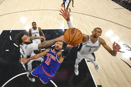 Knicks Edge Spurs 105-104, Take 2-0 NBA Finals Lead After Wild Finish