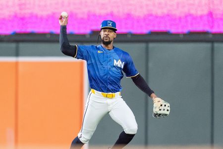 Twins Star Byron Buxton Injures Shoulder in Wall Collision, Status Uncertain