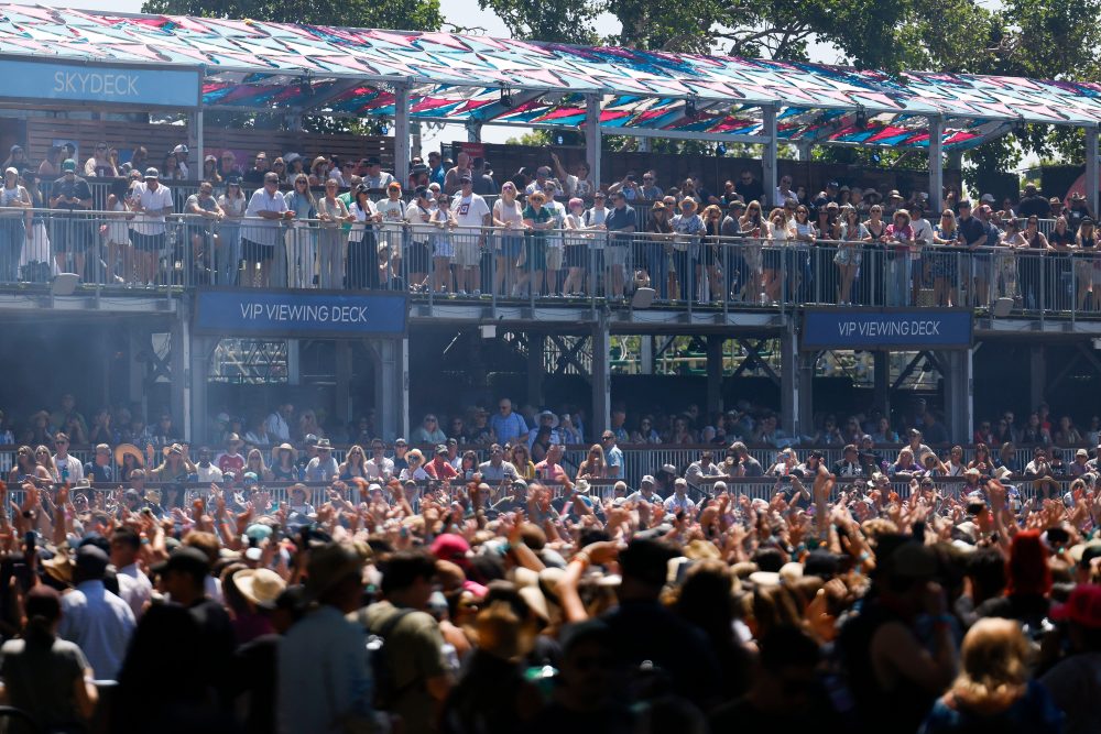 Concert-Goers Turn to Earplugs to Protect Hearing at Live Music Events