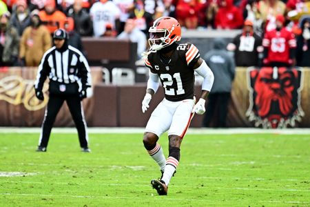 Browns Cornerback Ward Commits to Cleveland After Star Teammate Traded