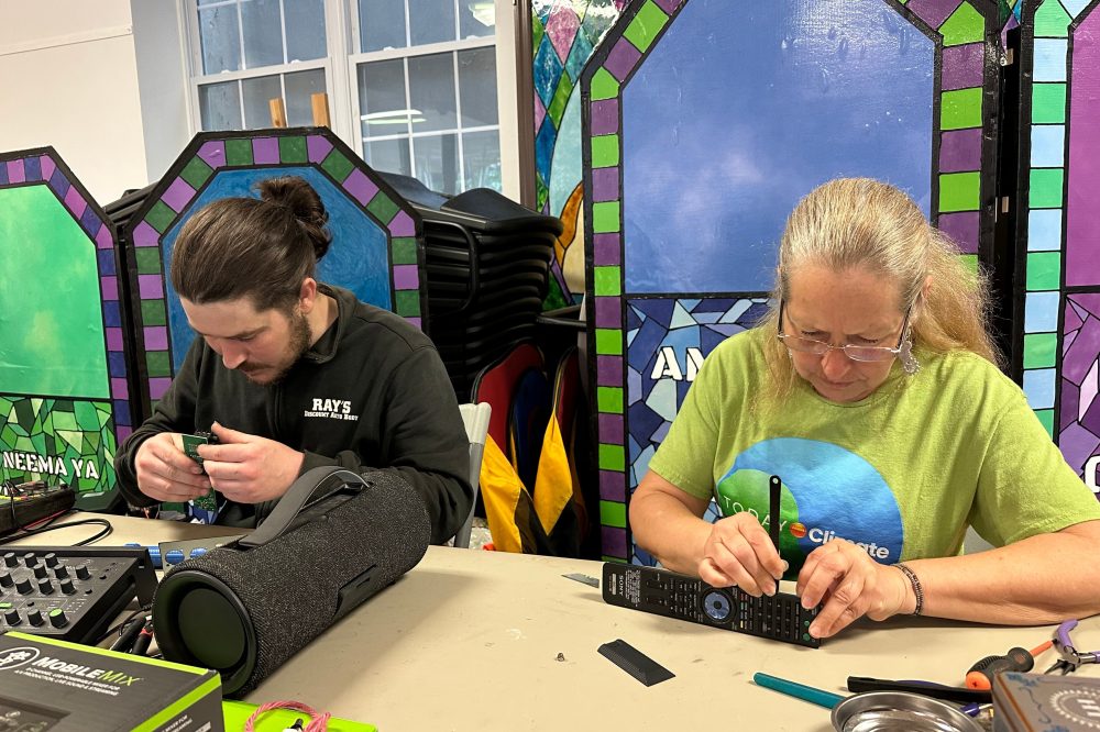 Fix It, Don’t Toss It: Repair Cafes Fight Throwaway Culture