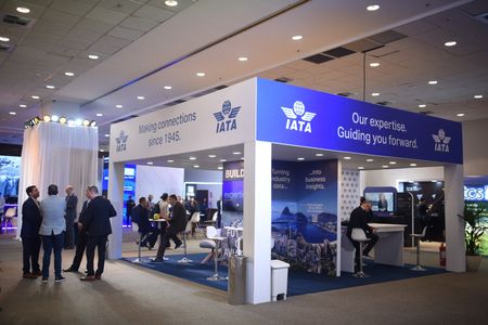 Airlines Cut 2026 Profit Outlook Nearly in Half Due to Middle East Conflict