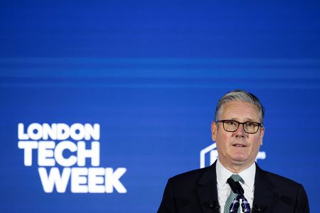 UK Leader Demands Tech Giants Block Nude Images on Kids’ Devices