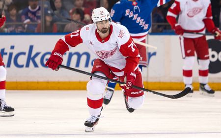 Detroit Captain Dylan Larkin Reportedly Willing to Waive No-Trade Clause for 3 Teams