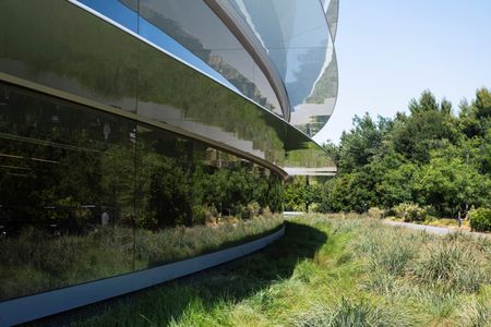 Apple Tests AI Strategy as Developer Conference Begins Monday