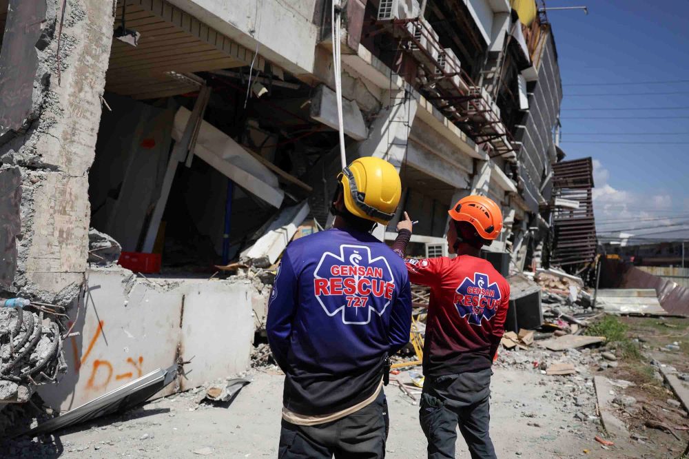 Powerful Philippine Earthquake Leaves 37 Dead, Over 20,000 Homeless