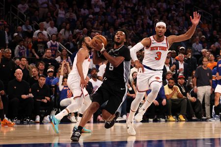 Spurs Defeat Knicks 115-111 in NBA Finals Game 3, Cut Series Lead to 2-1