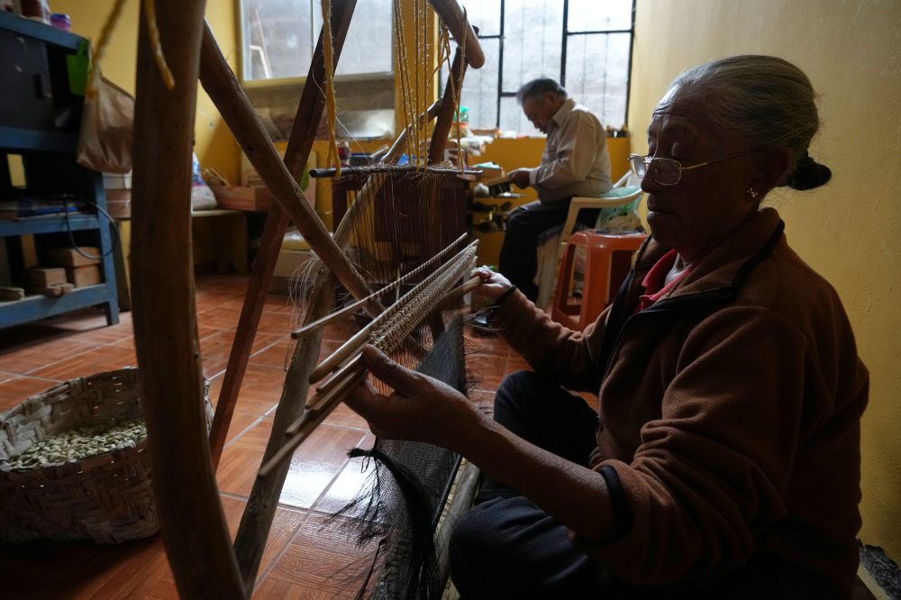 Last Horsehair Sieve Makers Fight to Keep Ancient Craft Alive in Ecuador