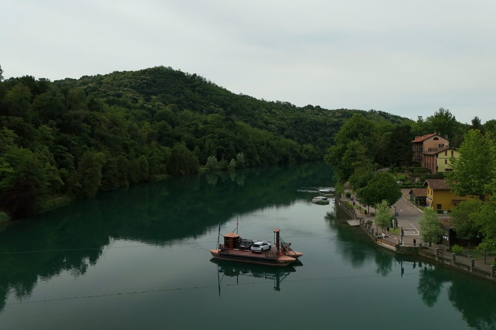 Historic Ferry Inspired by Leonardo da Vinci Offers Peace to Italian Commuters