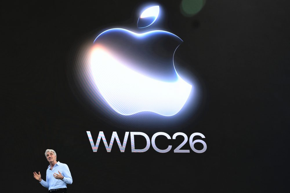 Apple, EU Officials Trade Blame Over Delayed Siri AI Launch in Europe