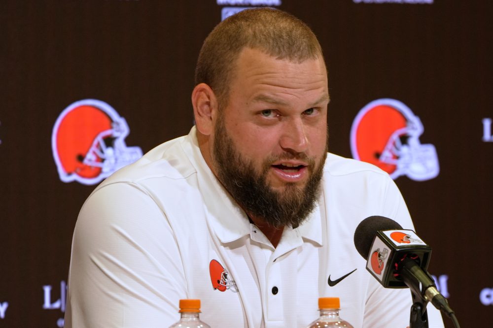 Cleveland Browns Guard Joel Bitonio Retires After 12-Season Career