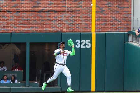 Atlanta’s Acuna Jr. Leaves Game Early After Leg Injury Against Chicago