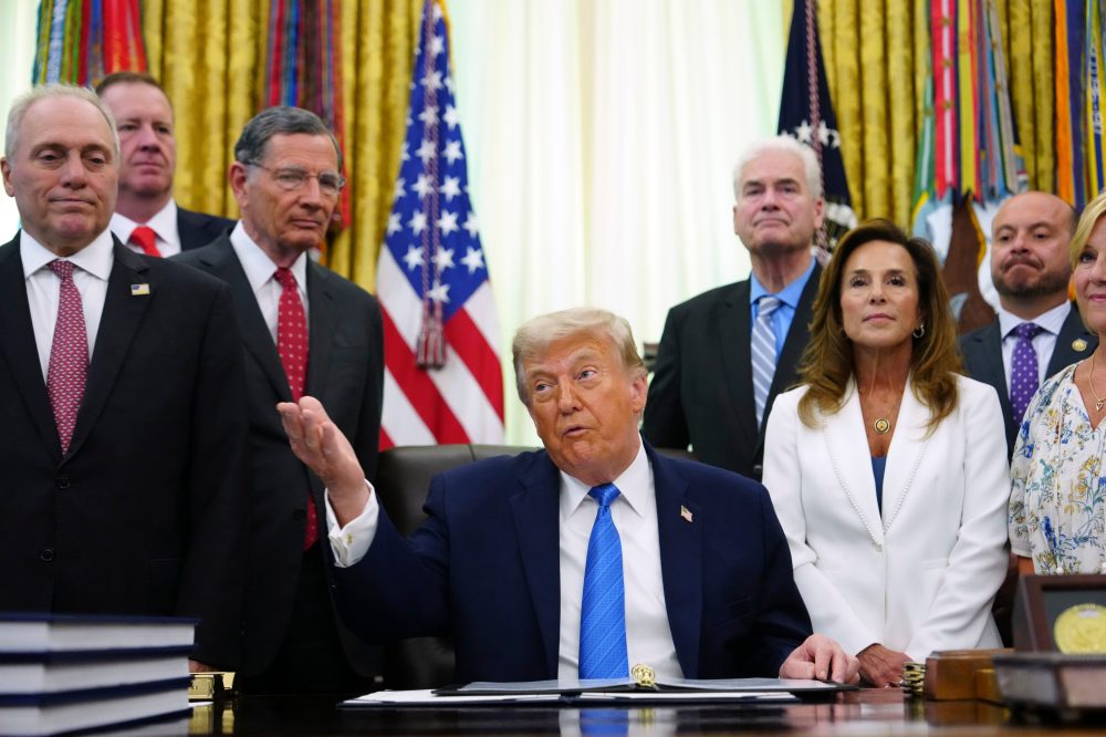 Trump Calls Maine Senate Candidate ‘Thug’ While Facing Own Misconduct Questions
