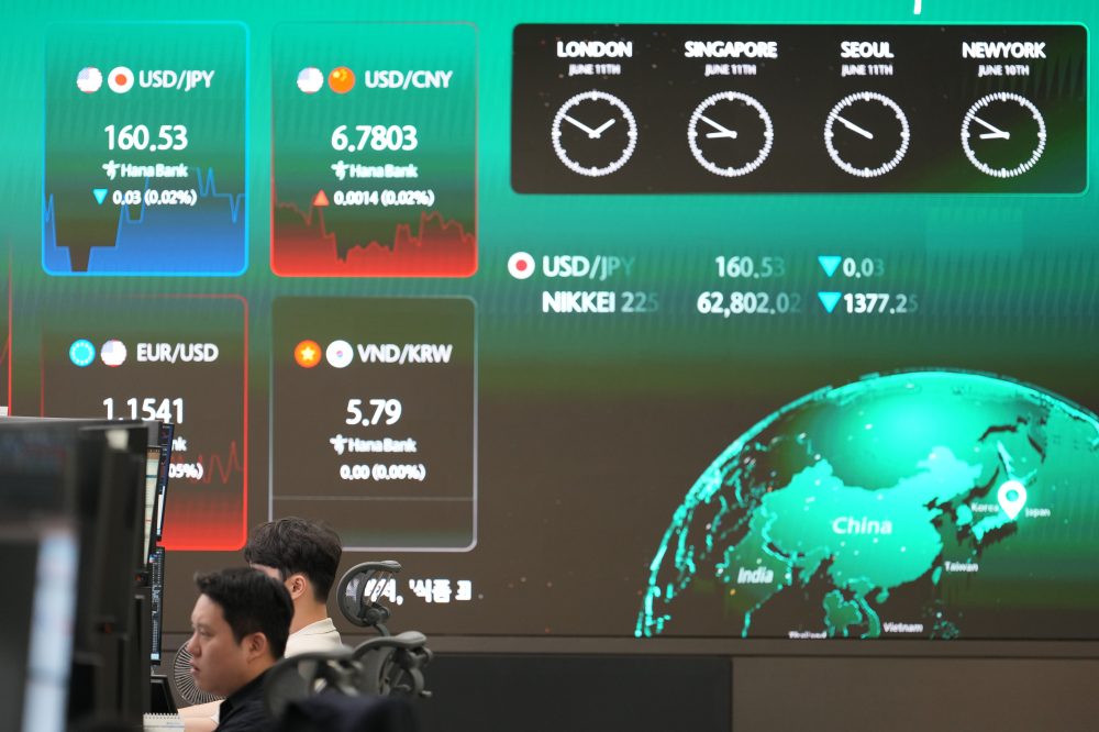 Asian Markets Drop as AI Stock Selloff Continues, Oil Prices Surge