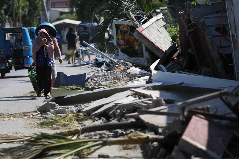 Philippine Mayor Urgently Requests Helicopter Food Drops After Deadly Earthquake