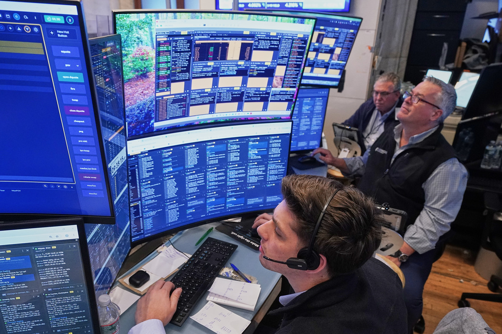 Wall Street Soars on Iran Deal Hopes as Oil Prices Drop