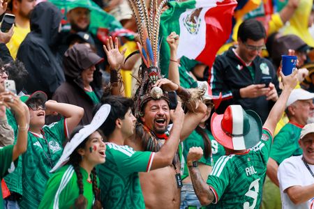 Mexico Ends World Cup Opening Day Losing Streak with Victory Over South Africa