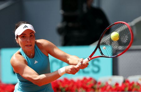Romanian Player Stuns Third-Seeded Mertens at Dutch Tennis Tournament