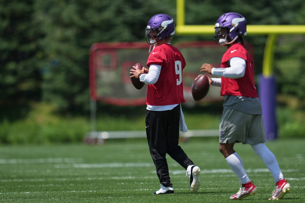 Vikings QB Competition Heats Up as Murray and McCarthy Battle for Starting Role