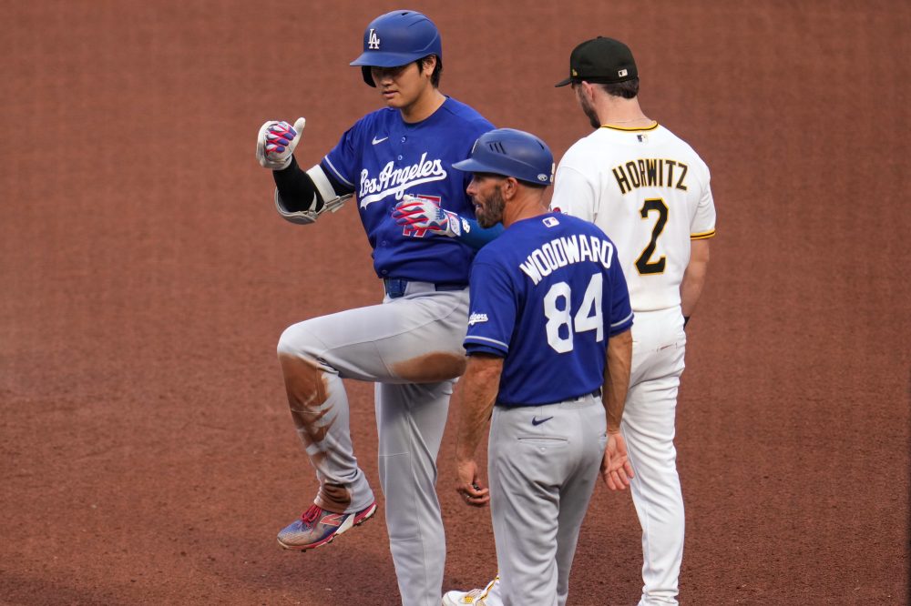 Dodgers Star Ohtani Exits Game Early Due to Knee Inflammation
