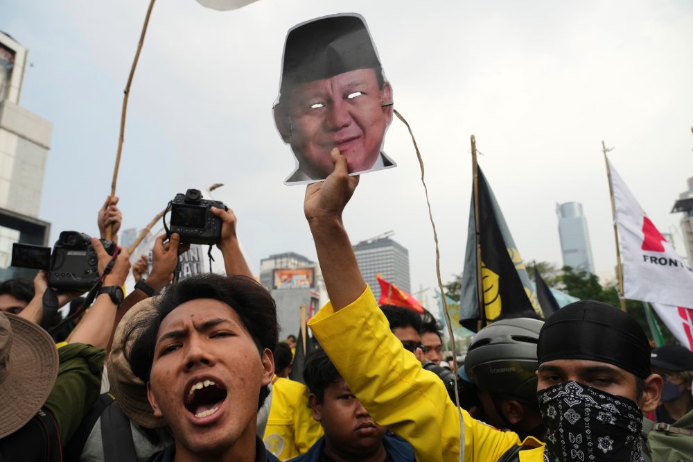 Indonesian Students Rally Against Rising Costs, Government Spending