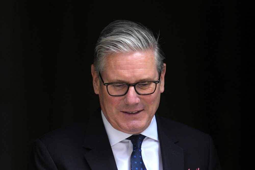 British PM Starmer Vows to Stay in Power After Defense Chief Resigns