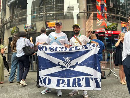 World Cup Fans Unexpectedly Witness SpaceX Stock Market Debut in NYC