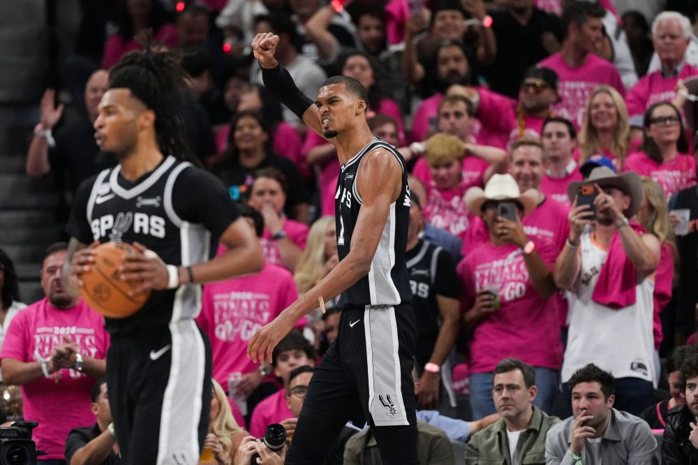 San Antonio Spurs Fans Remain Hopeful Despite 3-1 Finals Deficit to Knicks