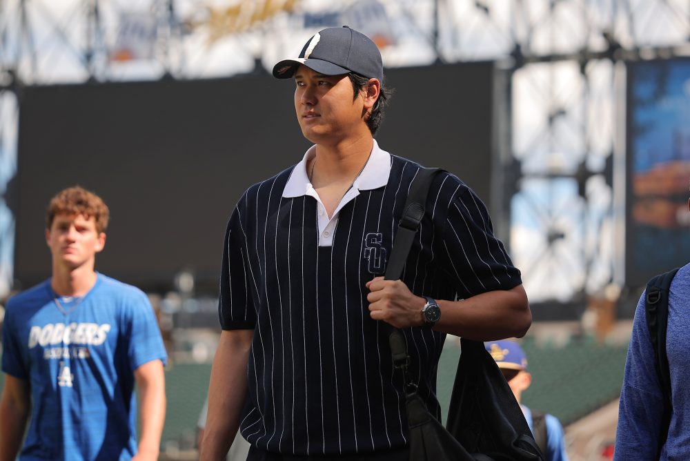 Dodgers’ Ohtani Sidelined with Knee Inflammation, Listed as Day-to-Day