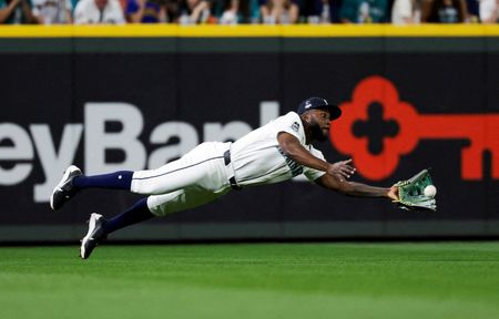 Mariners Outfielder Randy Arozarena Sidelined with Hamstring Injury